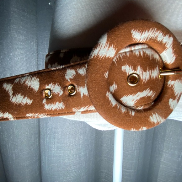 CAROLINA-HERRERA-LEOPARD-PRINT-BELT main image 8